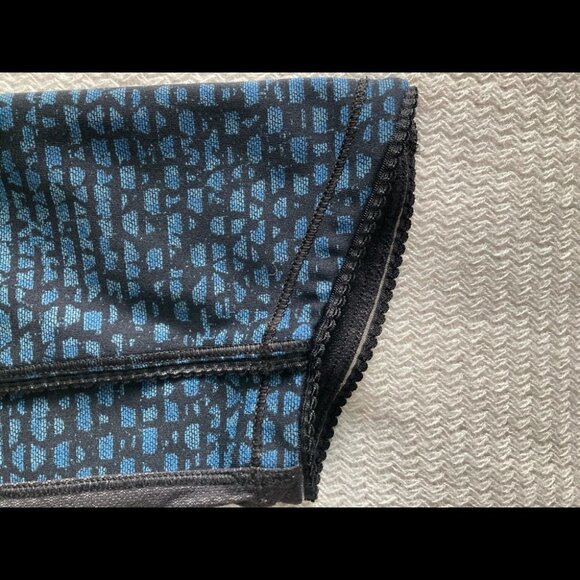 LULULEMON Sz 2 Blue Black Wunder Under Cropped Leggings - Picture 7 of 7